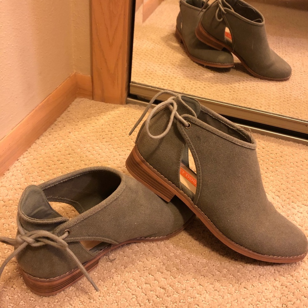 Rocket dog green canvas back tie low shoes